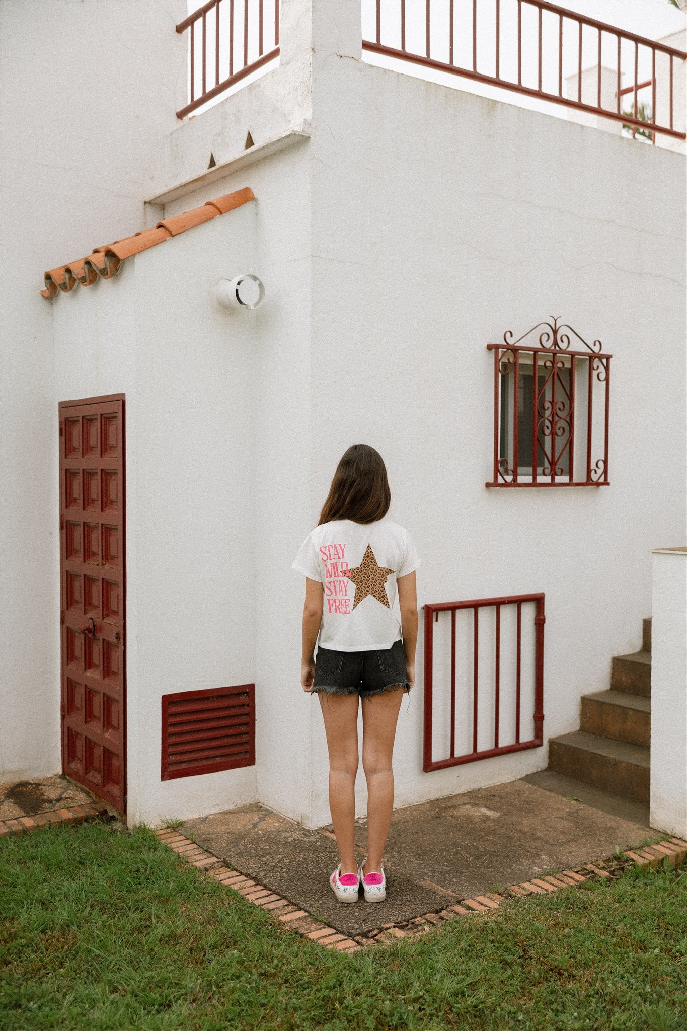 CAMISETA STAY WILD BLANCA
