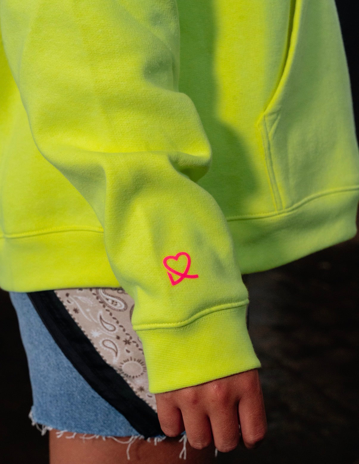 HOODIE HEART AMARILLA FLÚOR (INVIERNO)