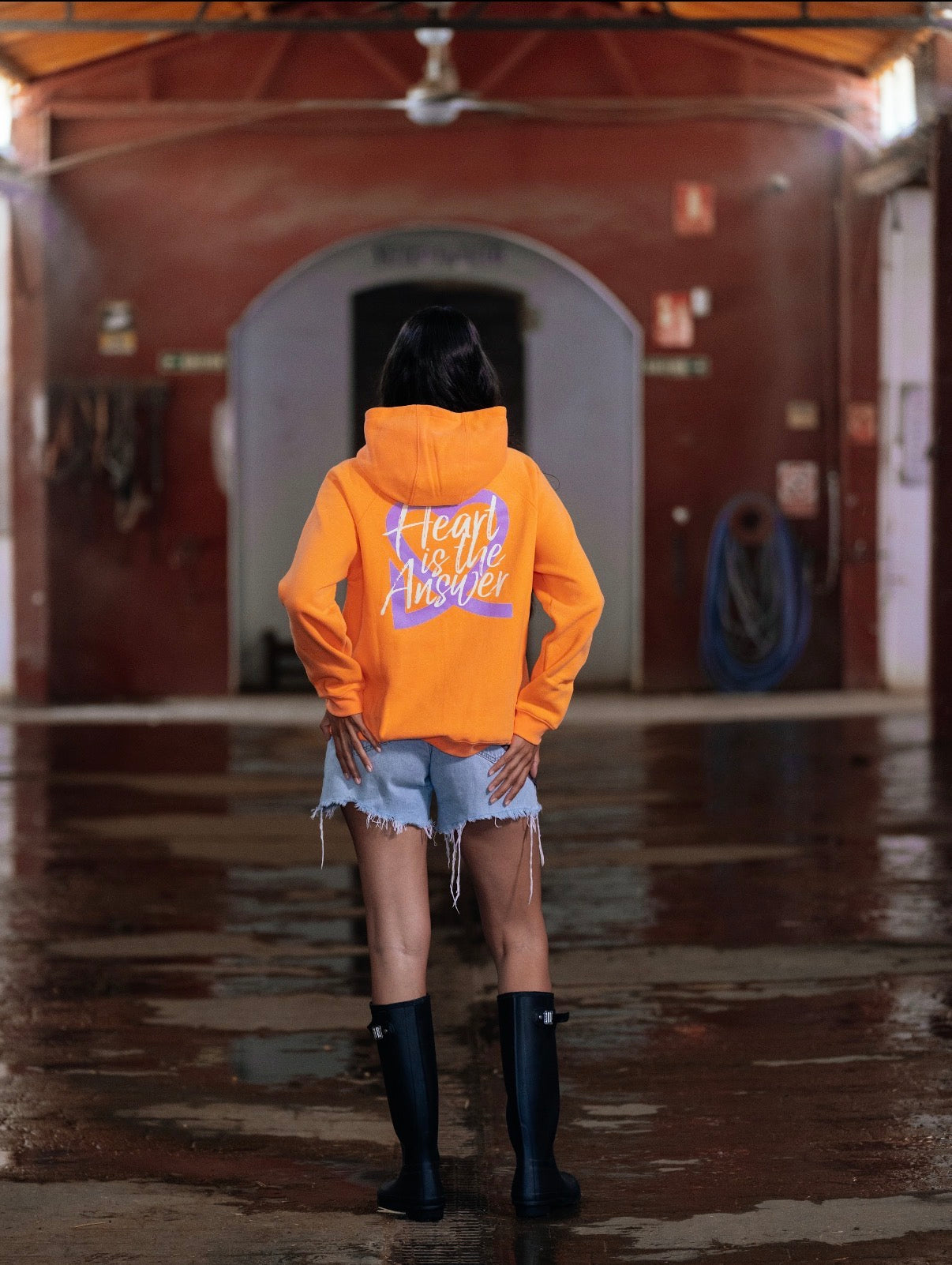 HOODIE HEART NARANJA FLÚOR (INVIERNO)