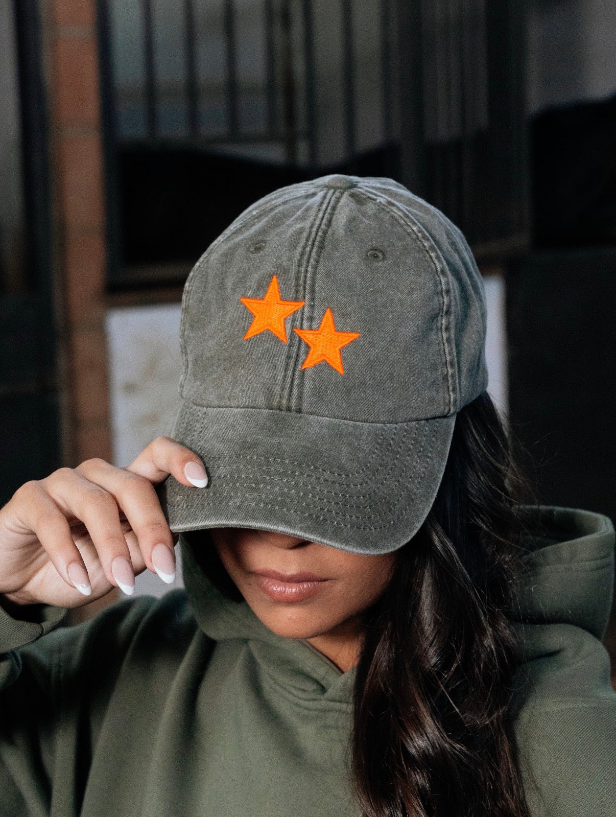 GORRA VERDE 2 ESTRELLAS NARANJA FLUOR