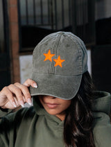 GORRA VERDE 2 ESTRELLAS NARANJA FLUOR