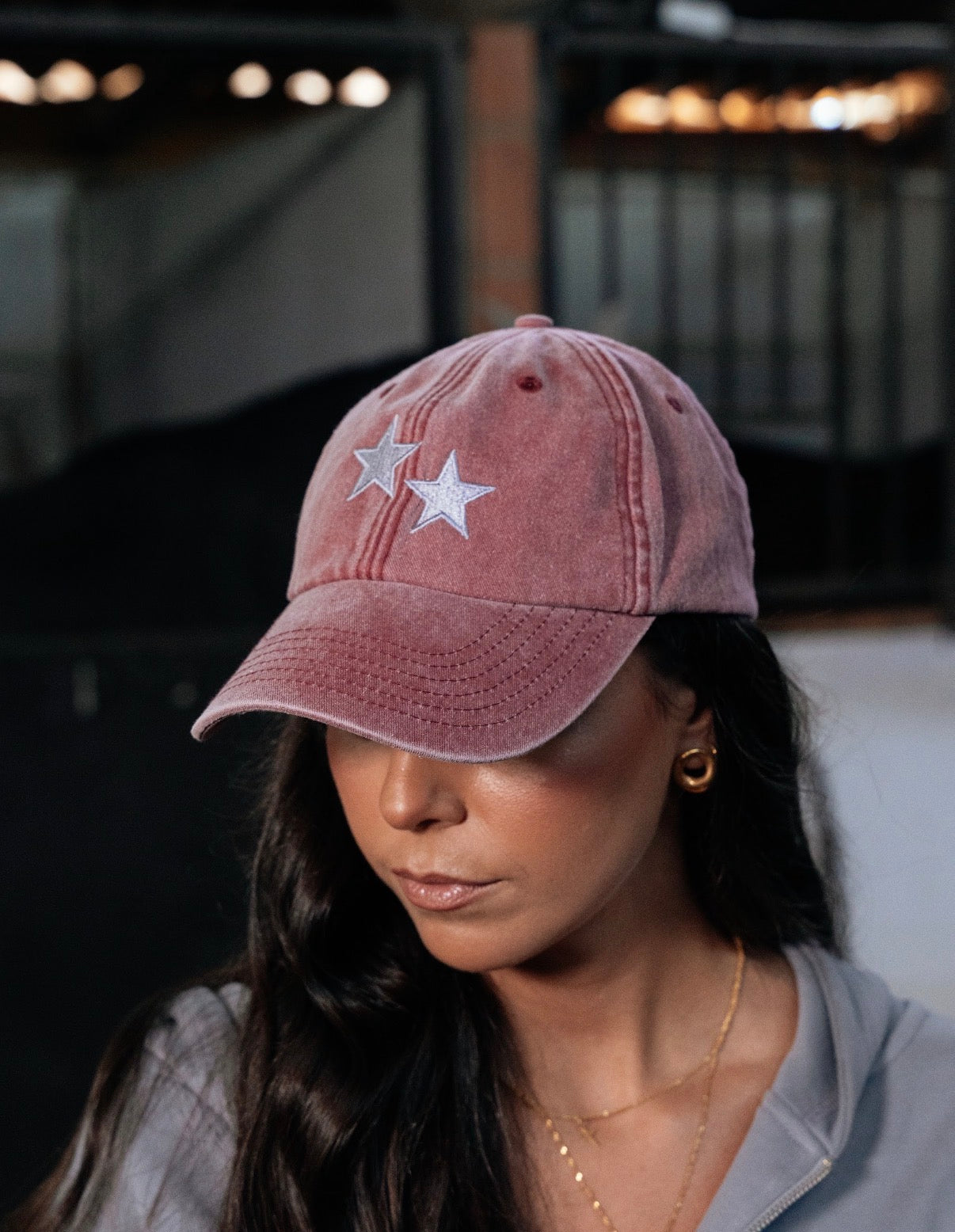 GORRA VINO DOS ESTRELLAS PLATA
