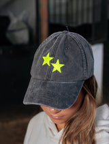 GORRA GRIS 2 ESTRELLAS AMARILLO FLÚOR
