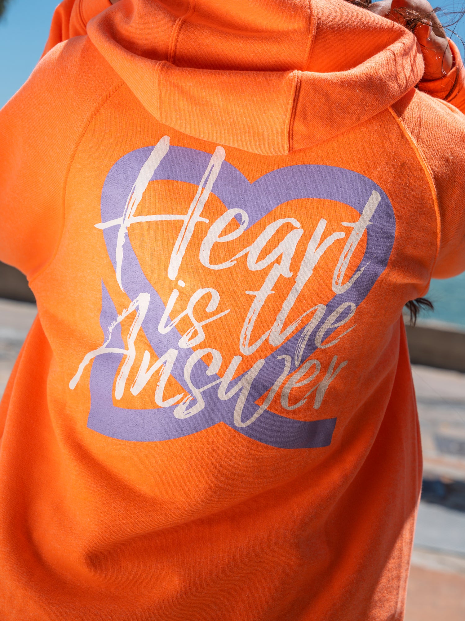 HOODIE HEART NARANJA FLUOR (VERANO)