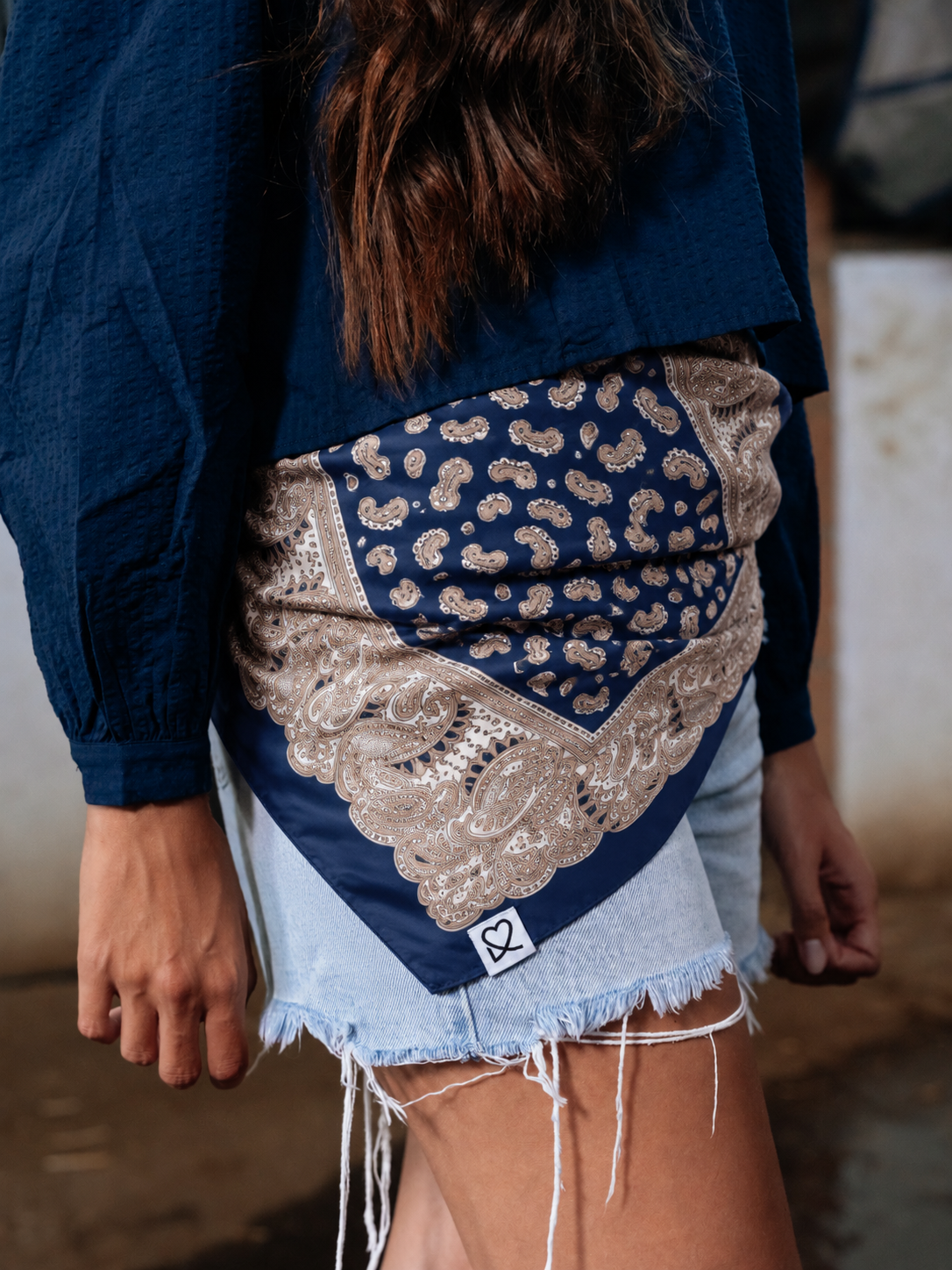 PAÑUELO PAISLEY AZUL Y CAMEL