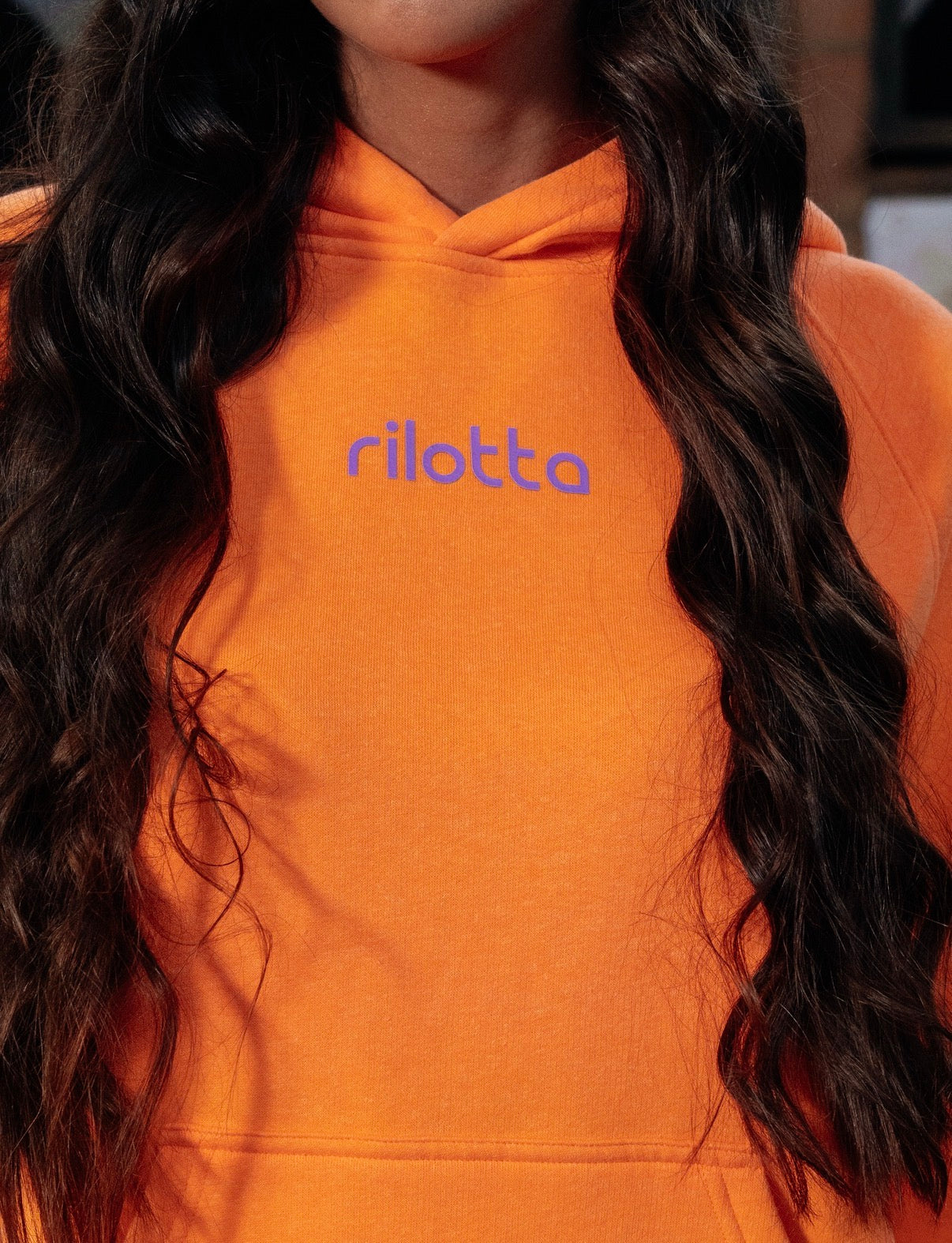 HOODIE HEART NARANJA FLÚOR (INVIERNO)