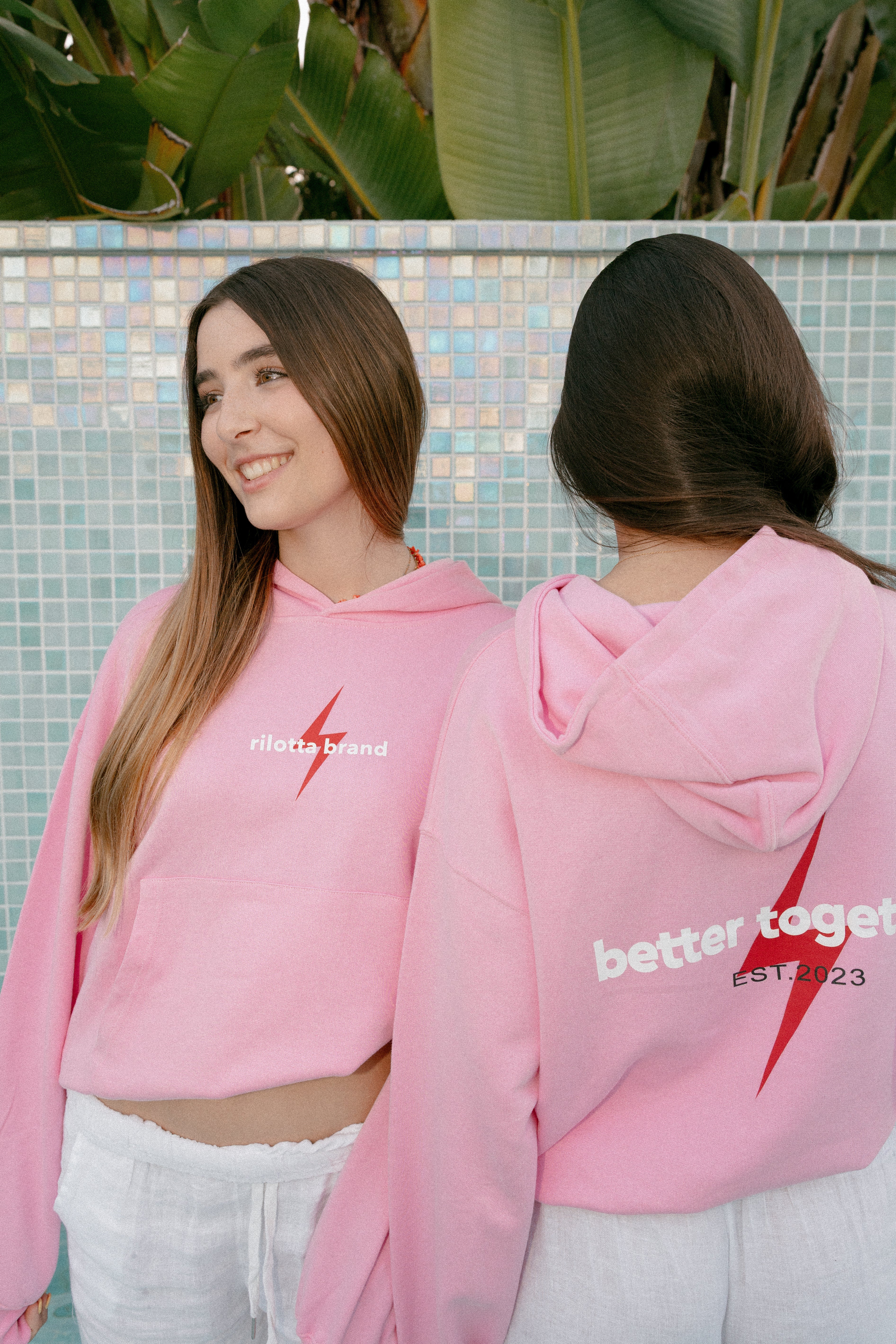 HOODIE ROSA BETTER TOGETHER LOGO ROJO