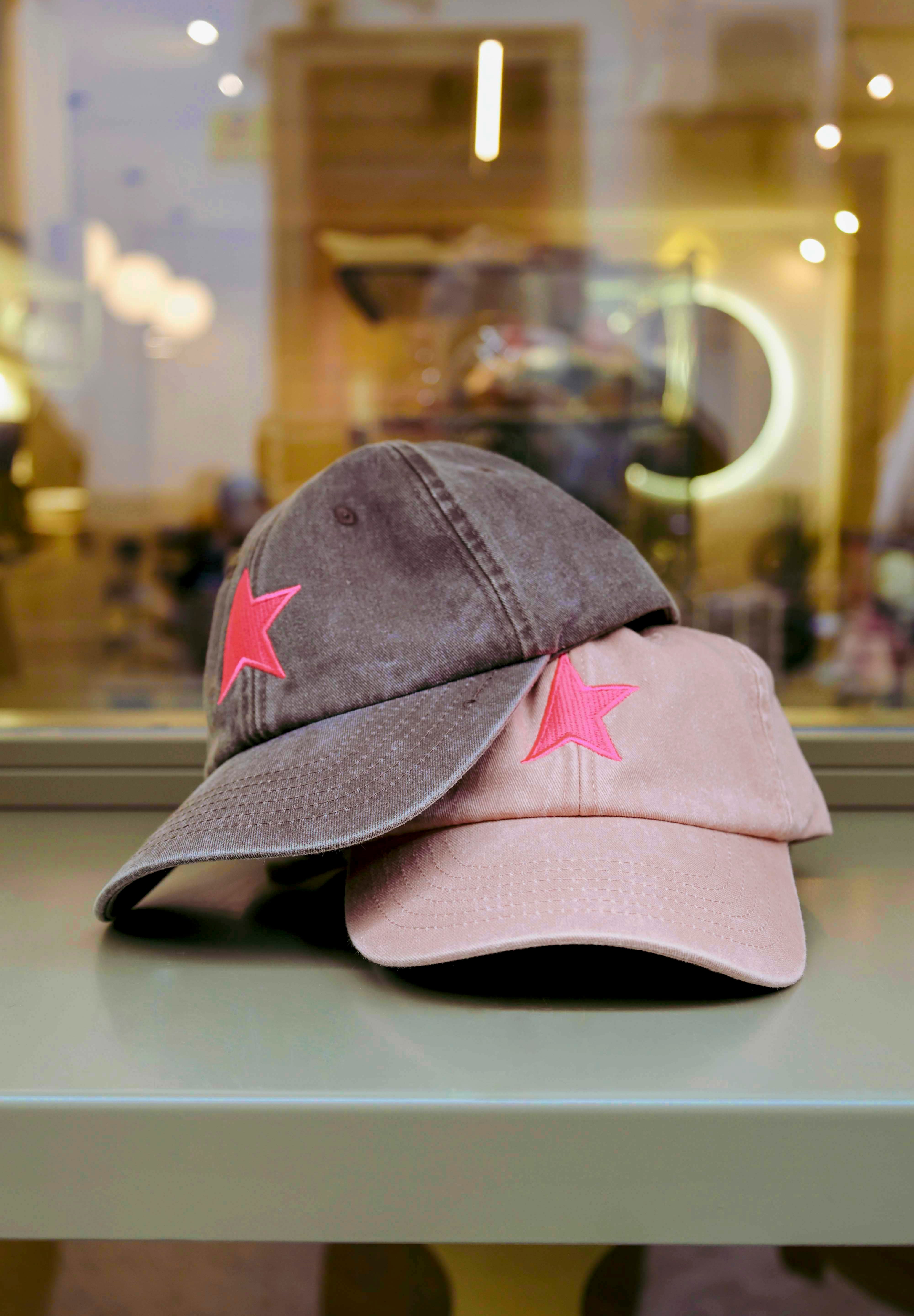 GORRA MELOCOTÓN MEDIA ESTRELLA ROSA FLÚOR