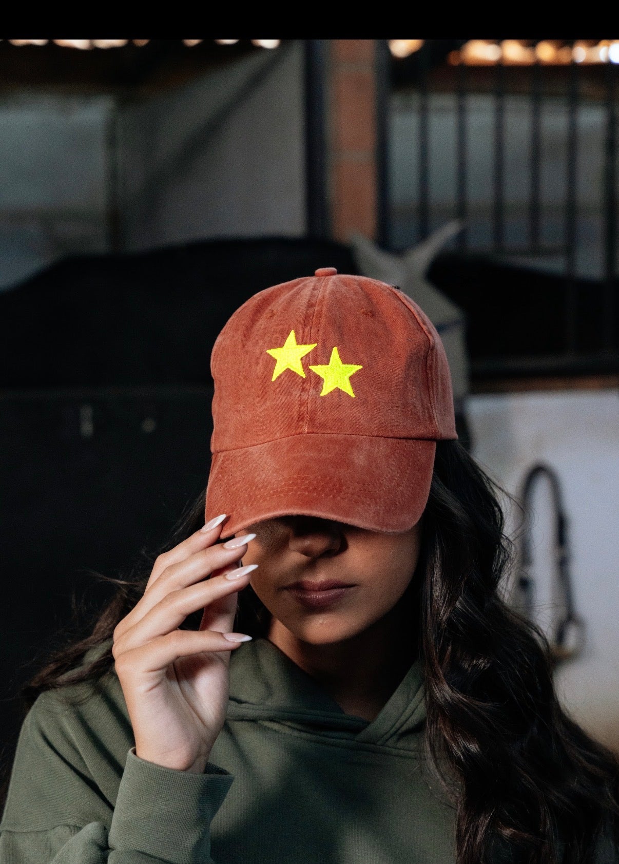 GORRA TEJA DOS ESTRELLAS AMARILLO FLÚOR