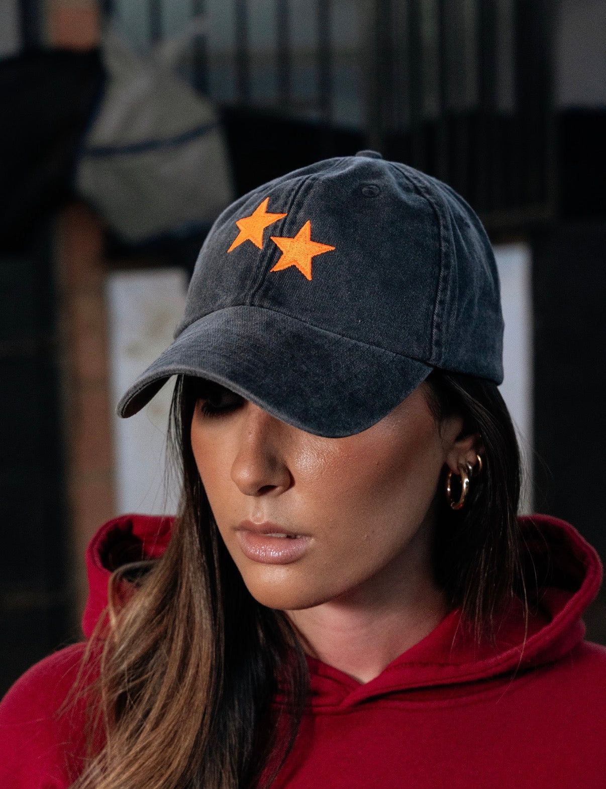GORRA GRIS 2 ESTRELLAS NARANJA FLÚOR