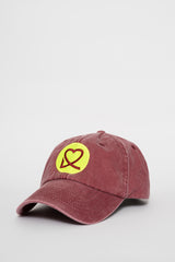 GORRA PARCHE CORAZÓN VINO