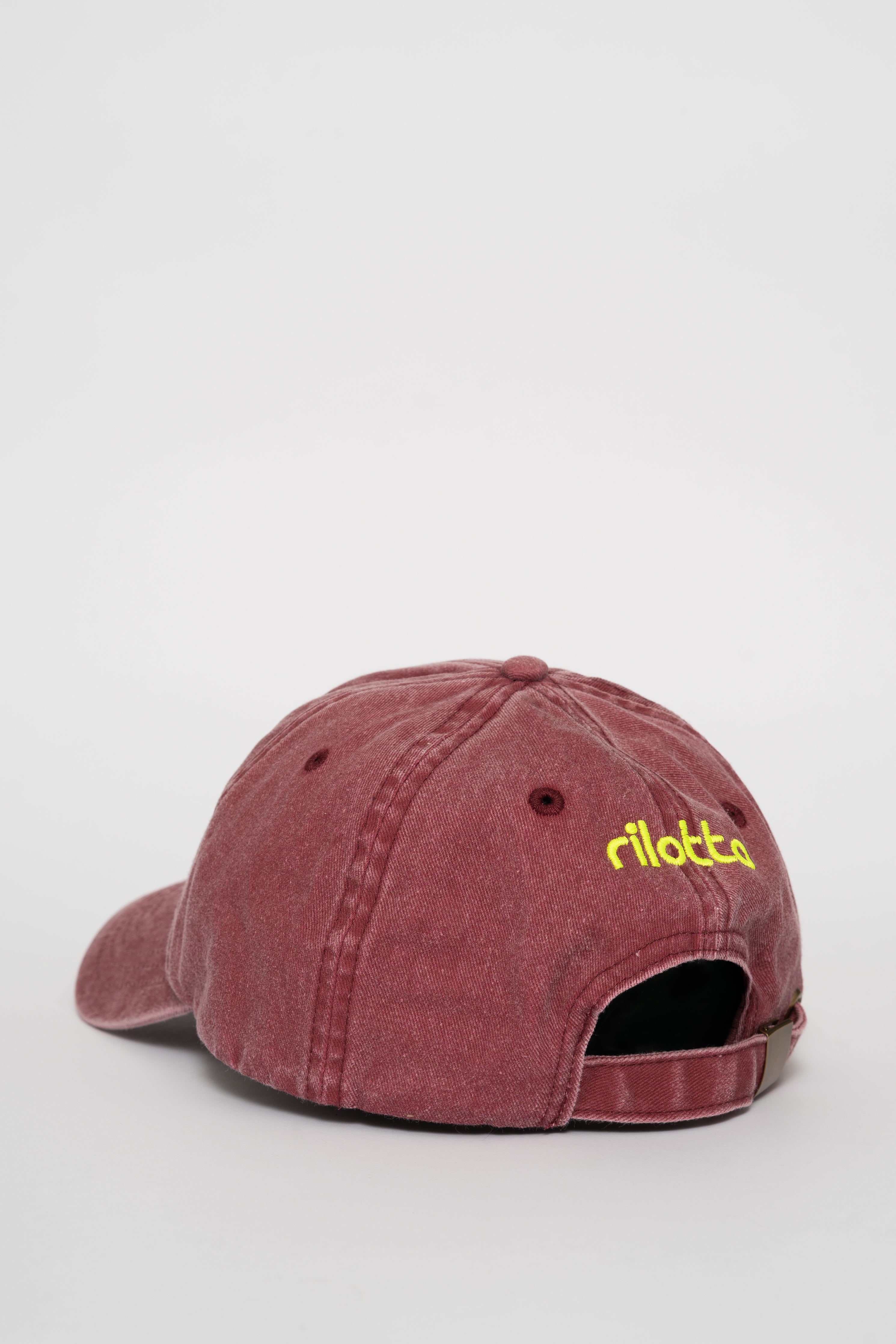 GORRA PARCHE CORAZÓN VINO