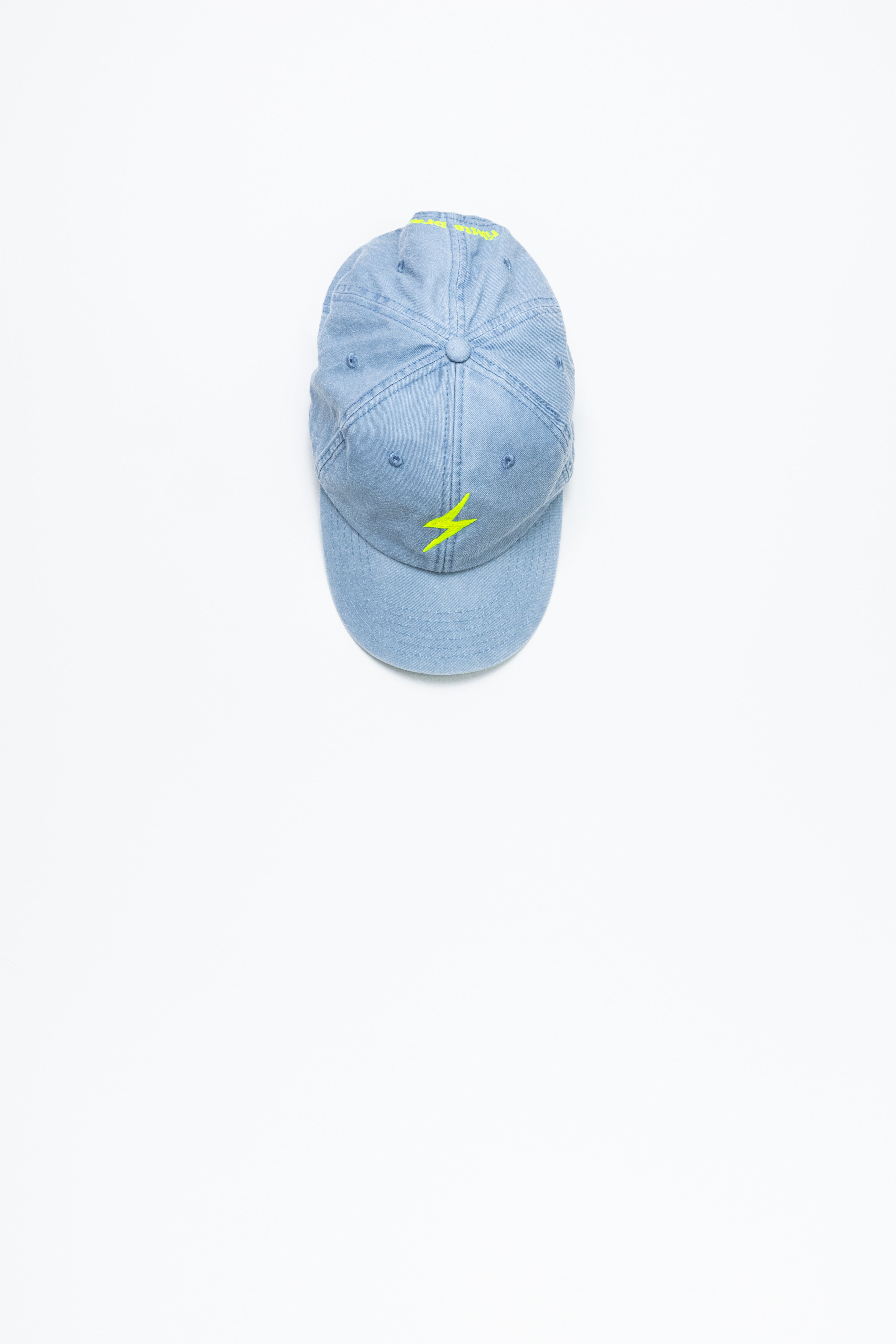 Gorra celeste rayo lima