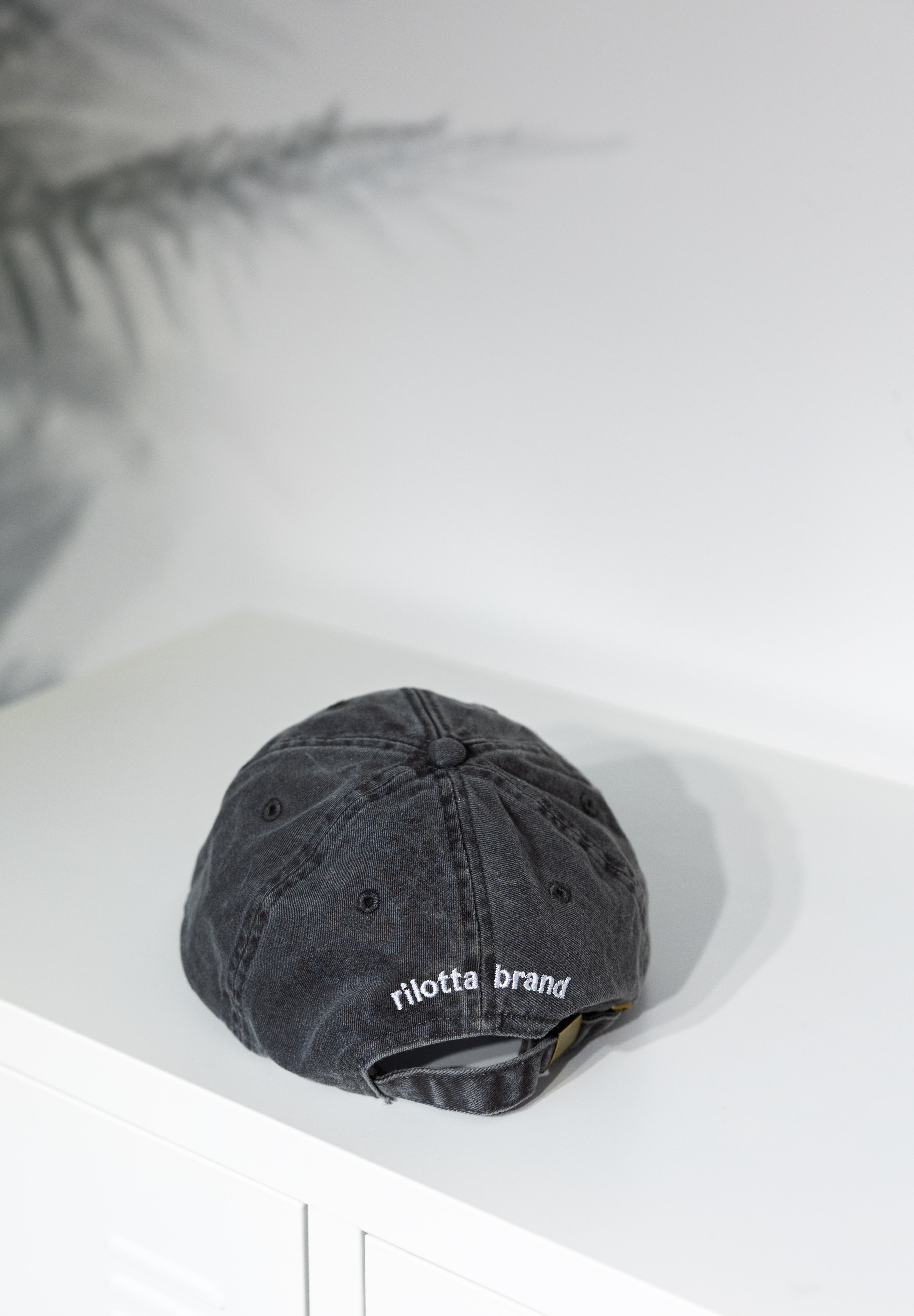 Gorra negra rayo Rosa