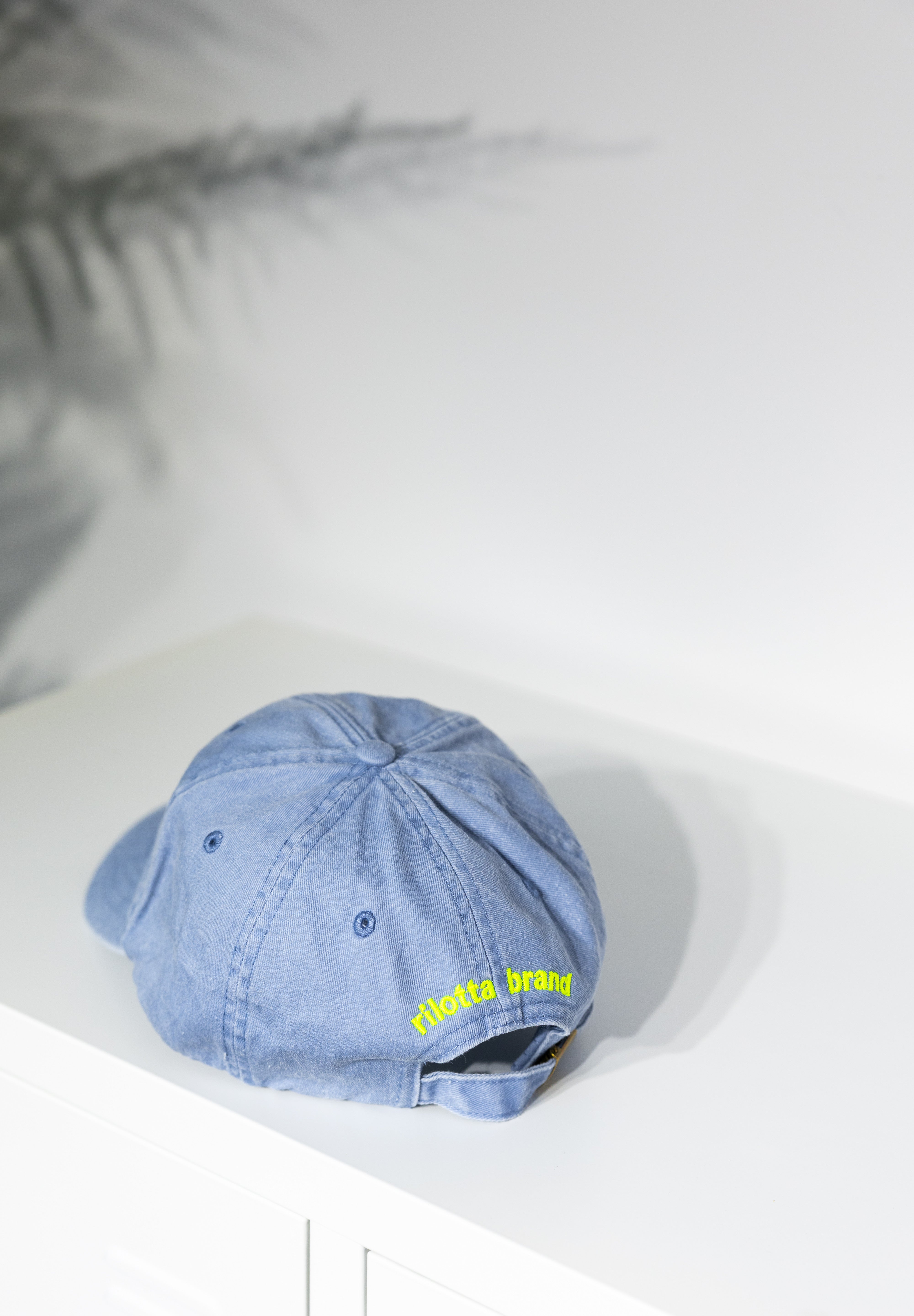 Gorra celeste rayo lima