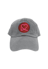 GORRA GRIS PARCHE CORAZÓN ROJO